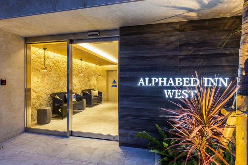 ALPHABED INN 那覇国際通りWEST